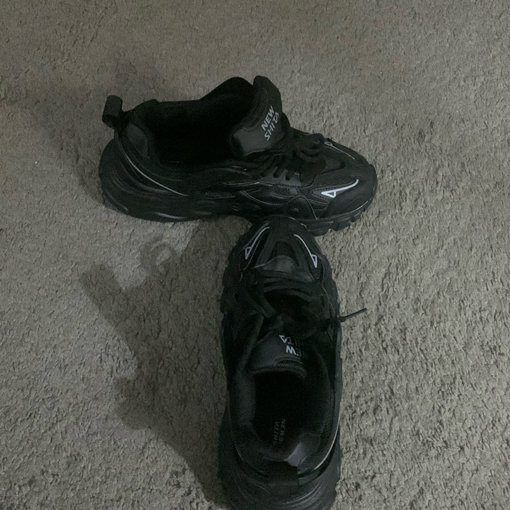 Unisex sneakers fashionable